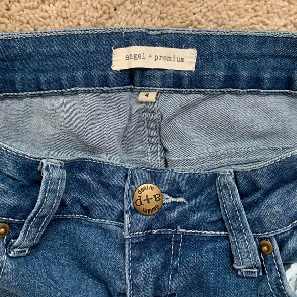 Ruffle Frayed Skinny Jeans - Picture 4 of 4